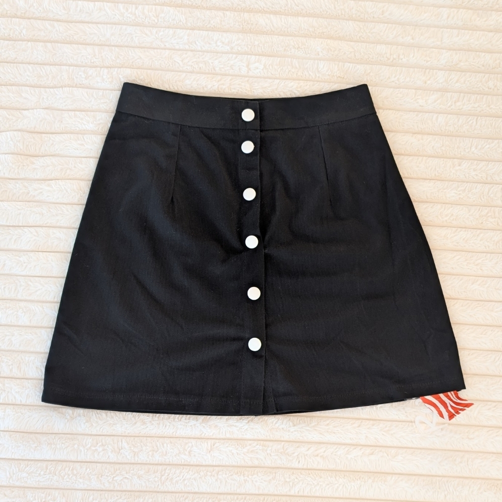 🩷 5/$25 - Black Mini Skirt with White Buttons